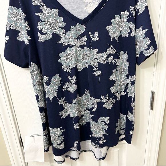 ➕ LuLaRoe Floral Print Christy T V Neck Short Sleeve Top Womens Plus Size 2X - Picture 5 of 8